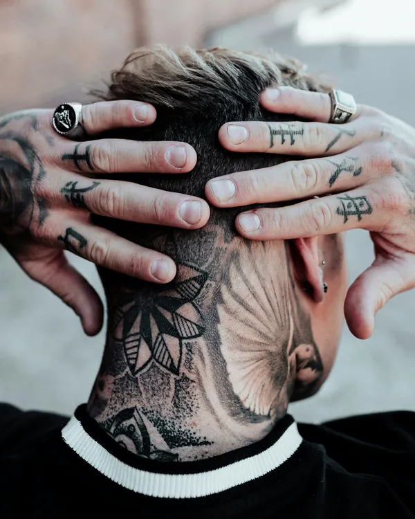 Neck & hands, dotwork